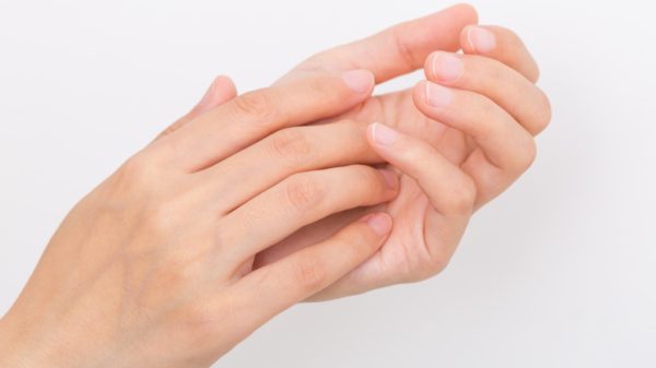 How to make your nails shine without polish?